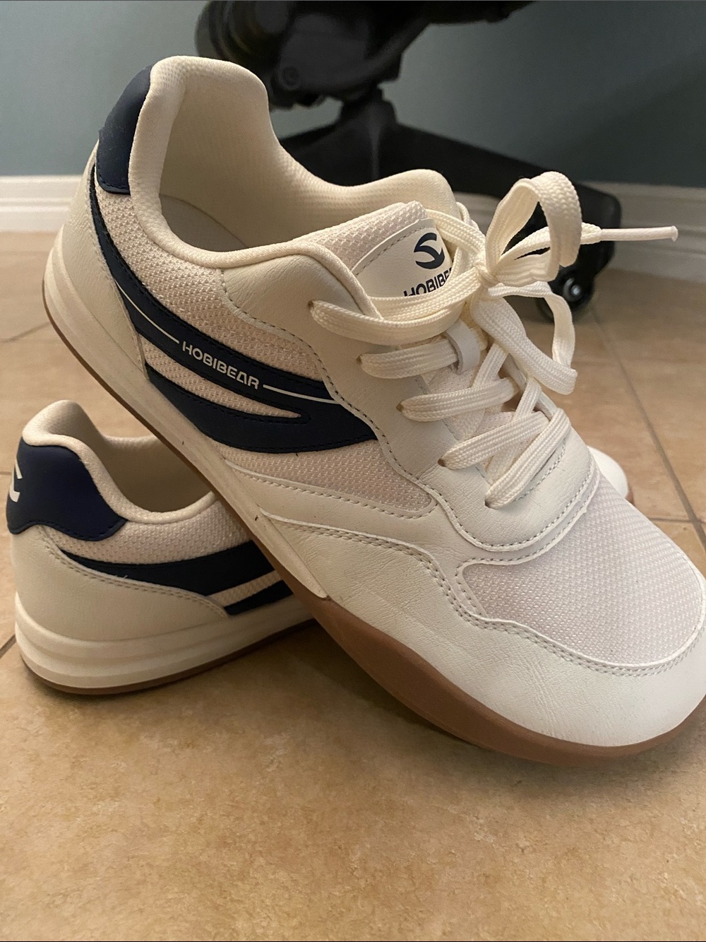 Hobibear Women's Cream & Navy Casual Sneakers